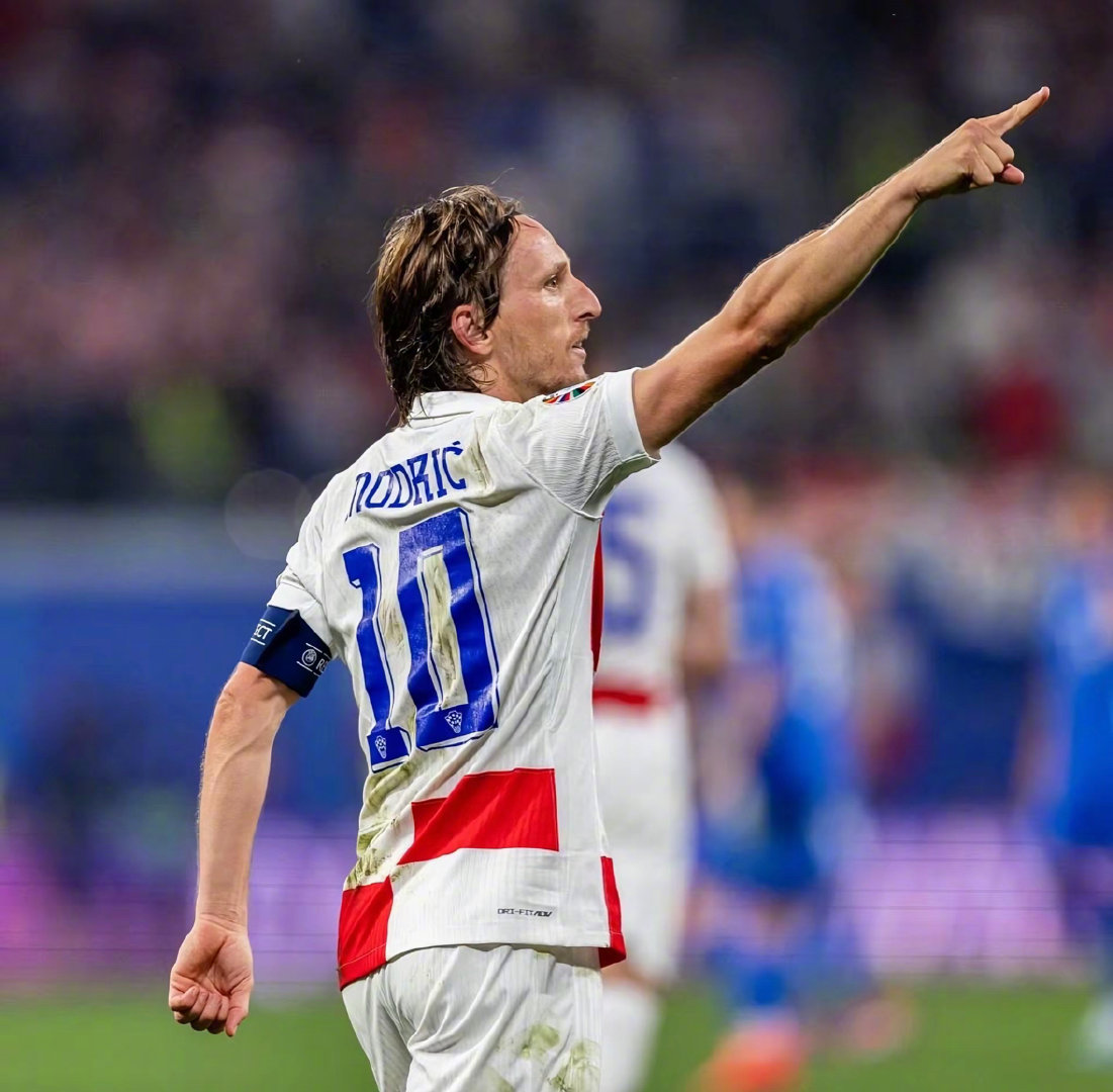 为未来的中国足球加油、点赞！——大中国和全世界的人民大团结万岁！