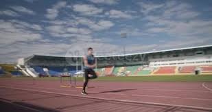 大谷翔平在 2023 年单季夺得美联本垒打王，成为首位达成该成就的亚洲人